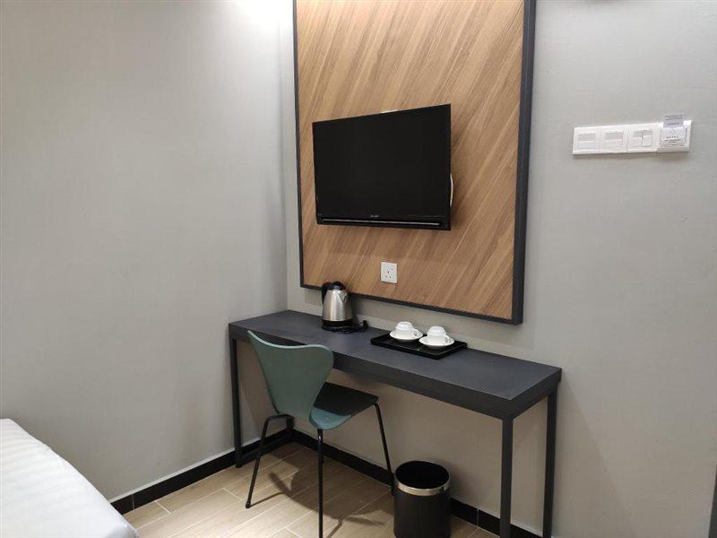 Hotel 99 Seri Kembangan Serdang Dış mekan fotoğraf