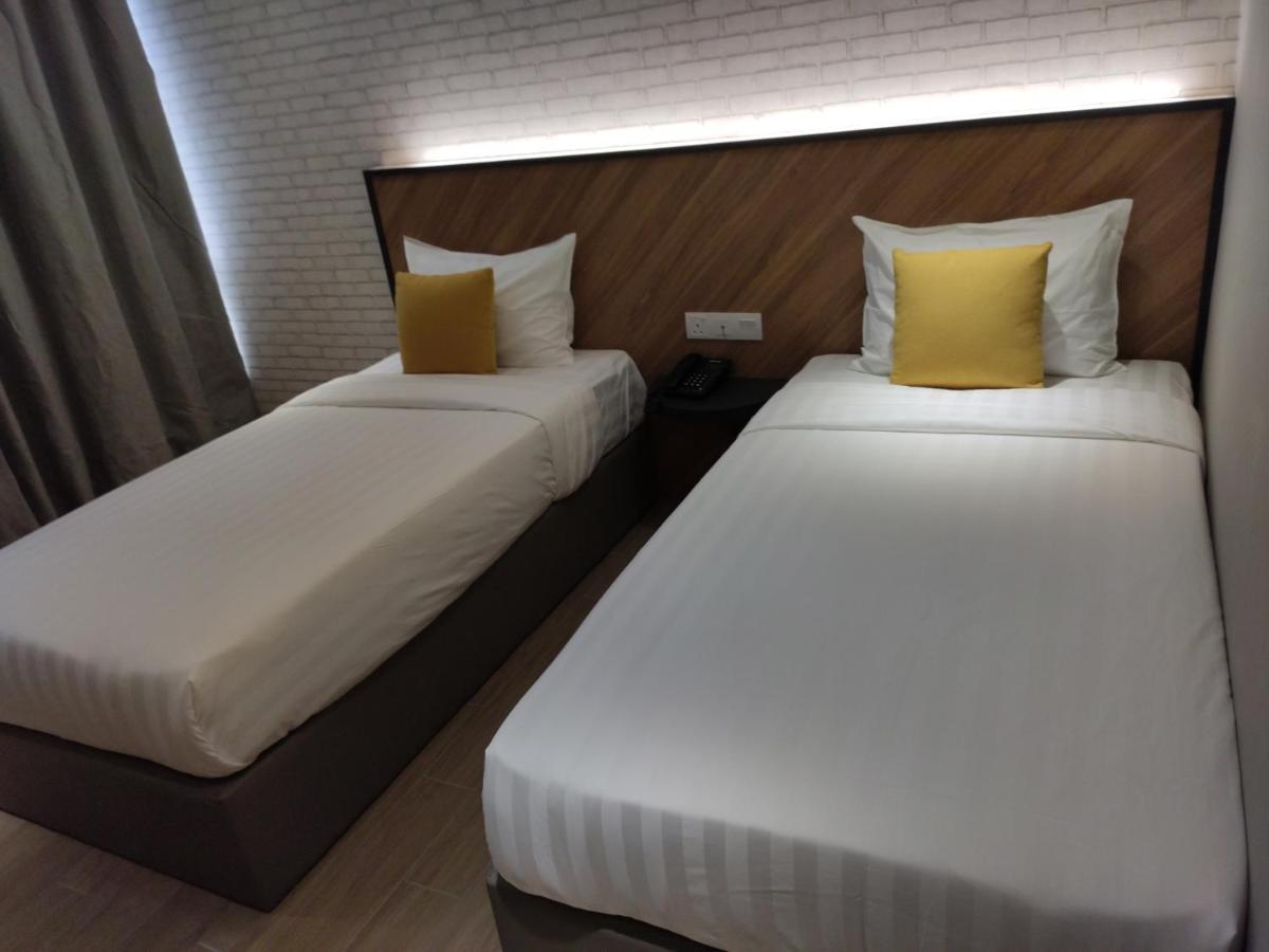 Hotel 99 Seri Kembangan Serdang Dış mekan fotoğraf