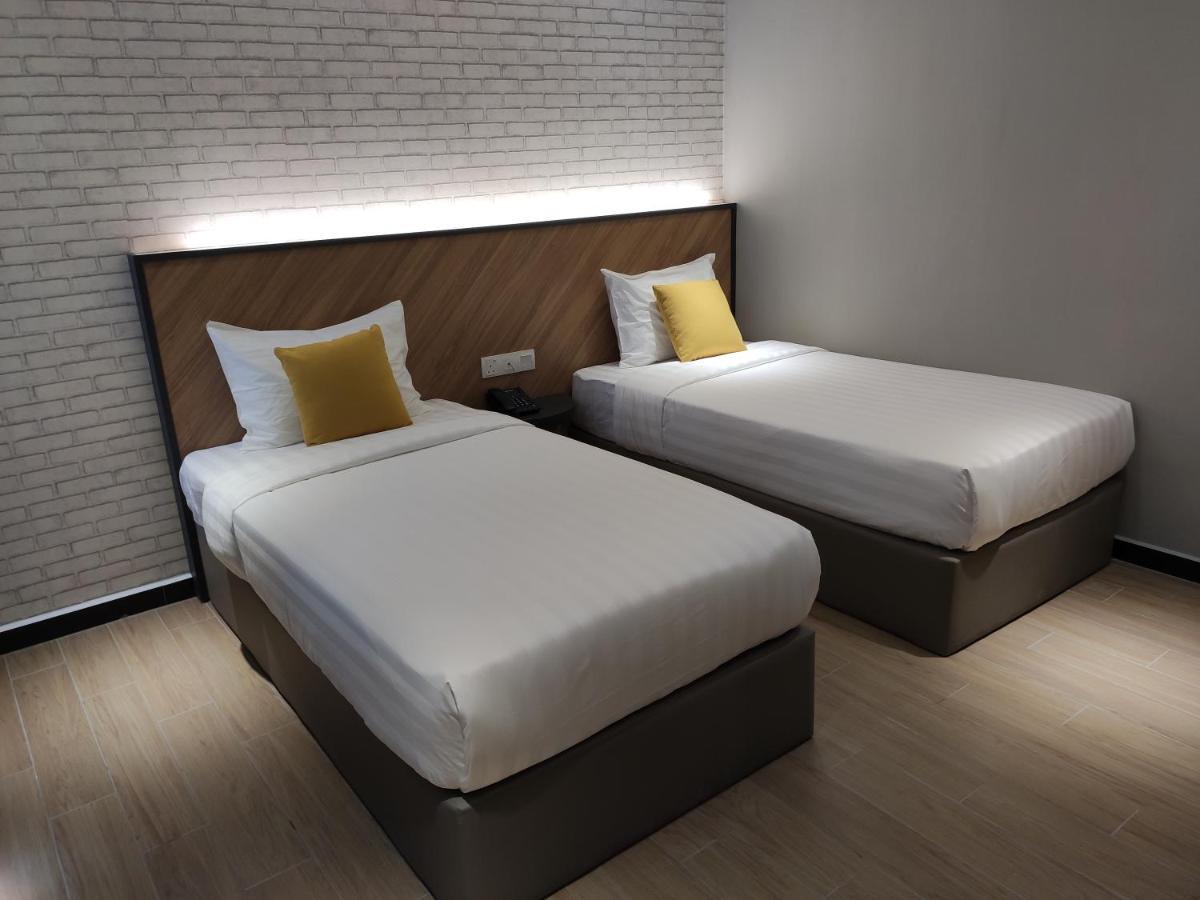 Hotel 99 Seri Kembangan Serdang Dış mekan fotoğraf