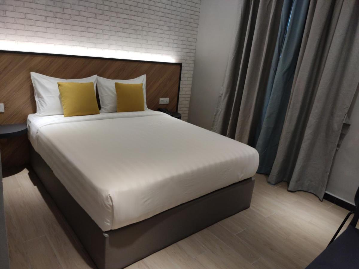 Hotel 99 Seri Kembangan Serdang Dış mekan fotoğraf