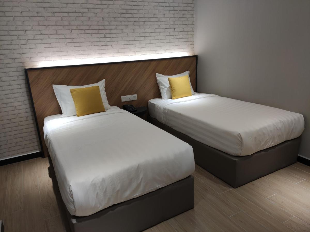 Hotel 99 Seri Kembangan Serdang Dış mekan fotoğraf